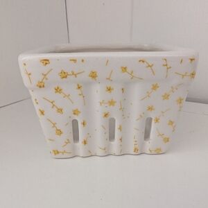 White Ceramic Berry Basket with Yellow Star Flower Pattern